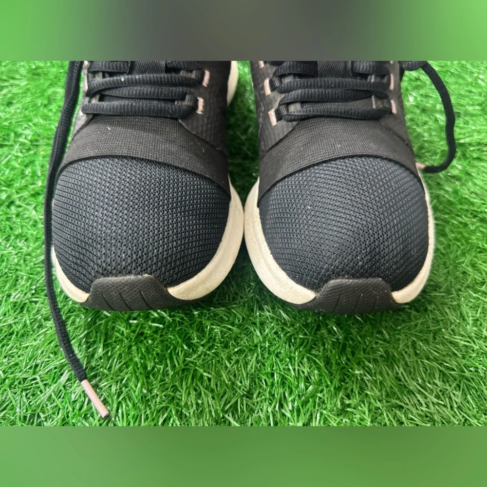 Under Armour Women’s Black and White Athletic Shoes Sleek Design Size 8‎